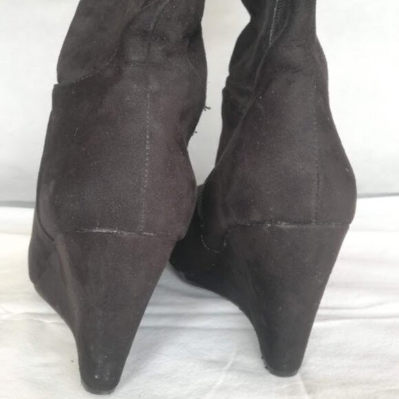 Black Faux Swede Wedge boot Size 9 - Picture 3 of 5